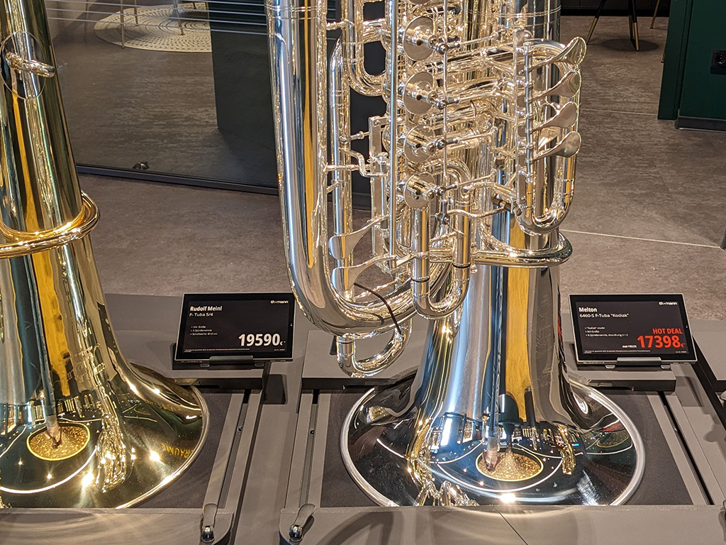 Elektronische Preisschilder von xplace im Thomann Musikhaus