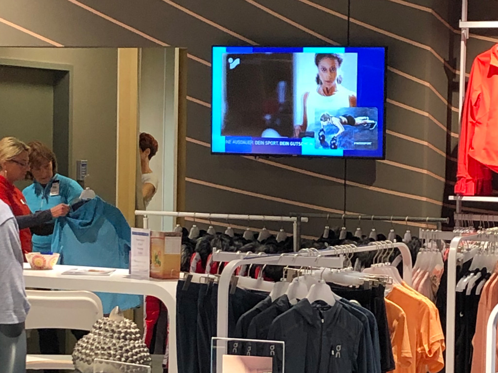 Instore TV Lösung von xplace im INTERSPORT Geschäft