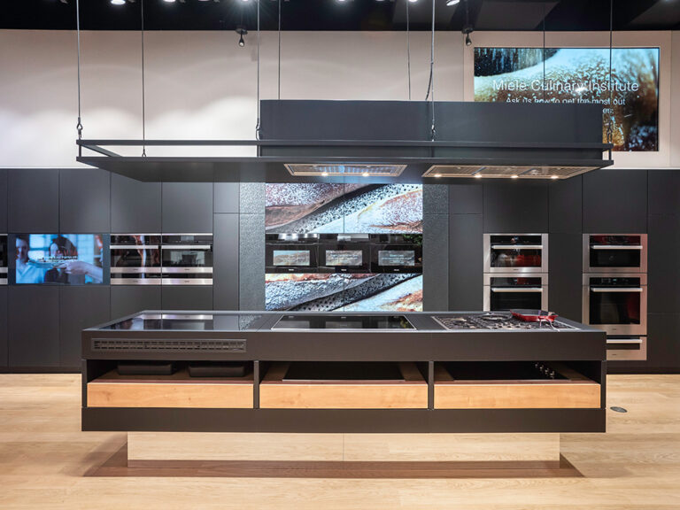 Großflächige LED- und Videowände für eine auffällige Produktpräsentation bei Miele