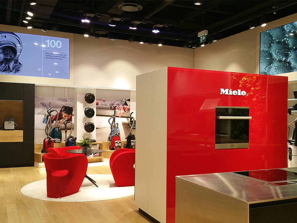 Produktpräsentation im Miele Store dank Digital Signage