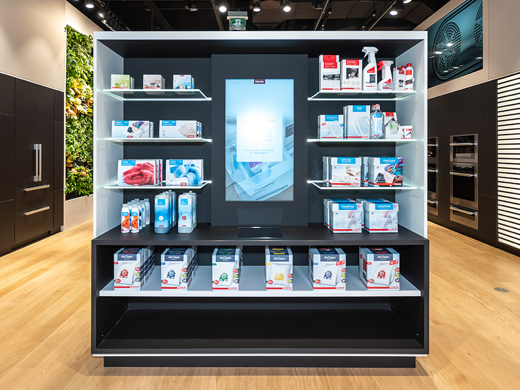 Digitale Regalverlängerung, die den Kunden weitere Produkte anzeigt