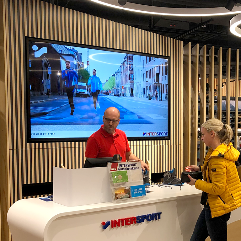Bildschirm mit CMS von xplace im Intersport