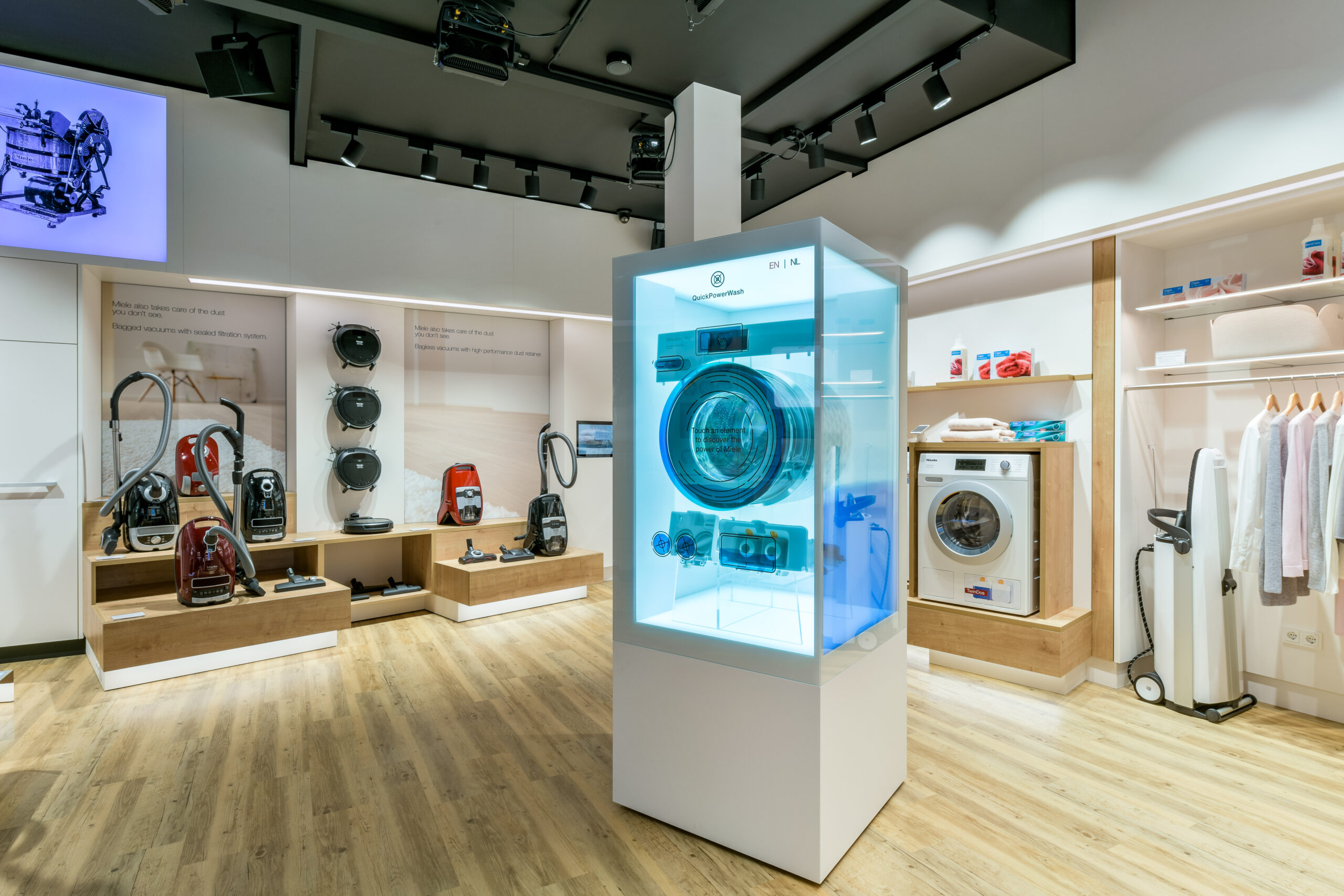 Von xplace entwickelte virtuelle Waschmaschine im Miele Experience Center