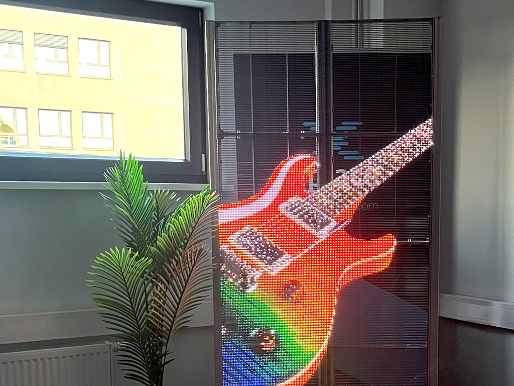 Transparente LED Wand von xplace im Showroom in Göttingen