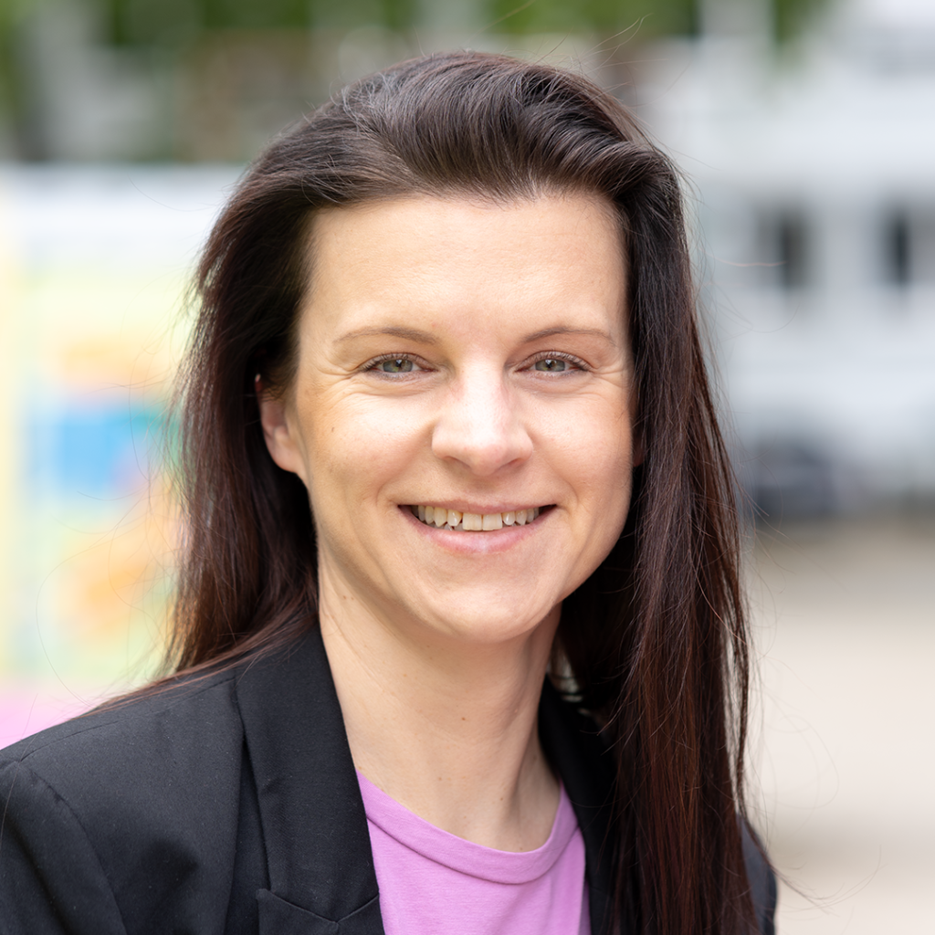 Portraitbild HR Susanne Alexander
