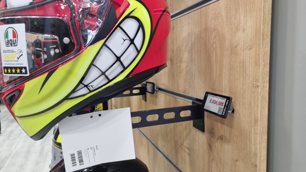 Elektronik fiyat etiketli motosiklet kaskı