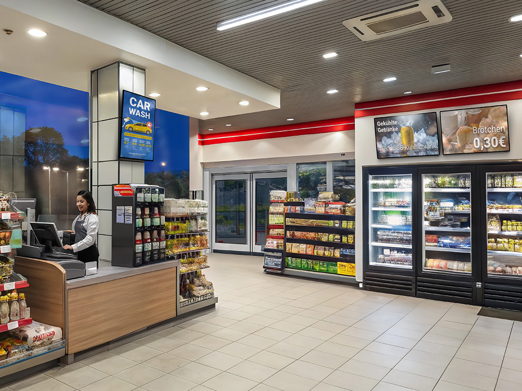 Convenience Retail mit Digital Signage Lösungen von xplace